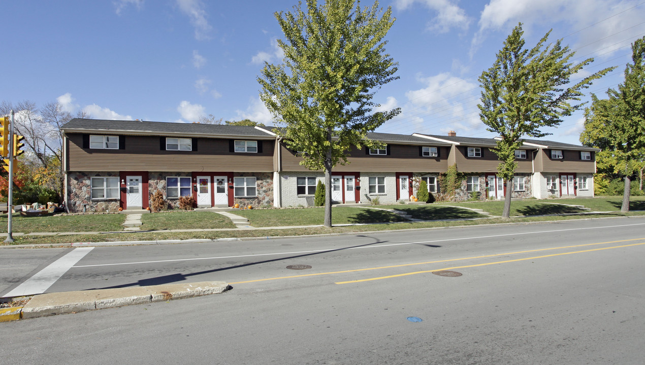 Midwest Apartments in Milwaukee, WI - Building Photo