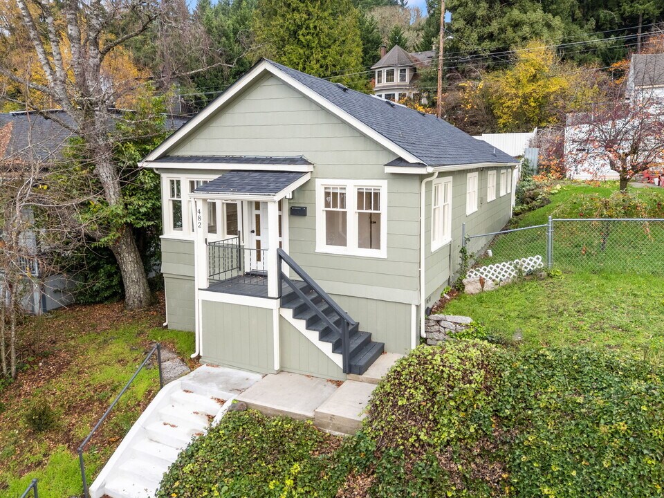 482 NE Adams Ave in Chehalis, WA - Building Photo