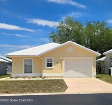 1977 Myrtle Ct NE in Palm Bay, FL - Building Photo