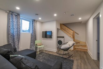 150 Meadowlands Dr W in Ottawa, ON - Building Photo - Building Photo