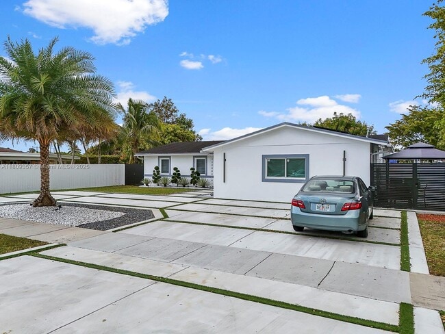 7324 SW 134th Ct in Miami, FL - Building Photo - Building Photo