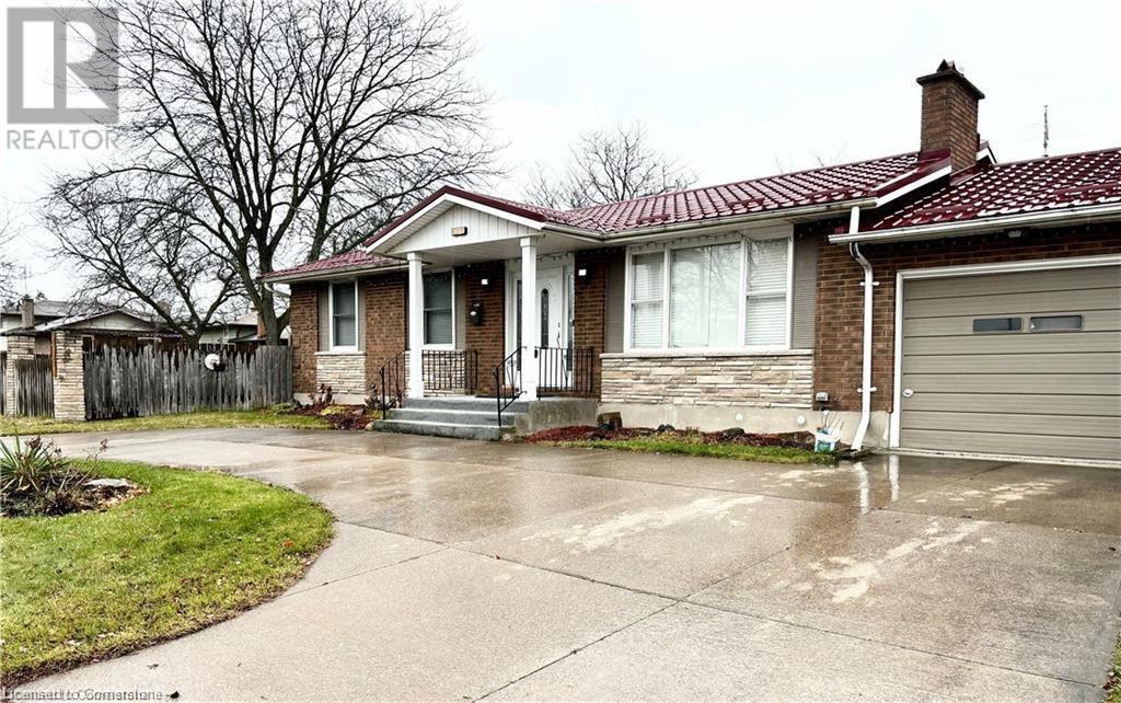 6976 Venus Crescent in Niagara Falls, ON - Building Photo