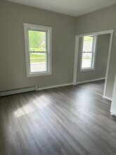 22 Brendan St, Unit 1 in Stafford Springs, CT - Foto de edificio - Building Photo