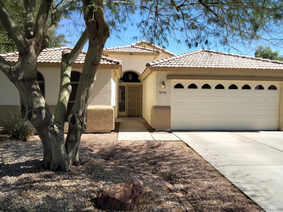 7000 W Cavalier Dr in Glendale, AZ - Building Photo