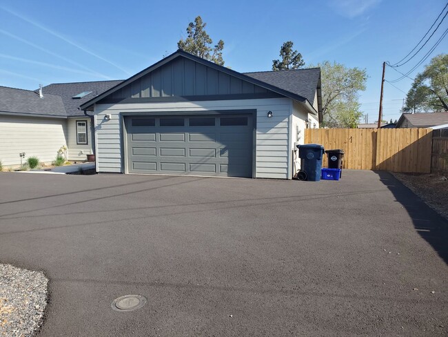 1545 SW Kalama Ave in Redmond, OR - Building Photo - Building Photo