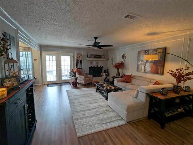 2827 Cross Timbers Dr