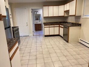 126 Sycamore St, Unit 1 BR in Boston, MA - Building Photo - Building Photo