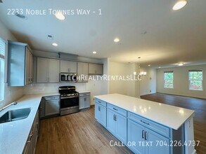 2233 Noble Townes Wy in Charlotte, NC - Foto de edificio - Building Photo