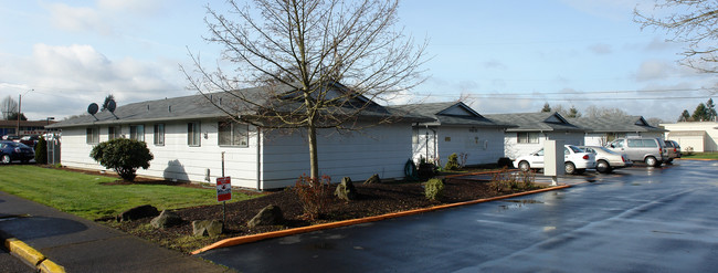 Waverly Terrace Apartments in Albany, OR - Building Photo - Building Photo