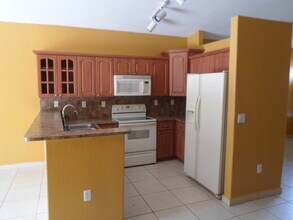 7772 NW 200th Ln in Hialeah, FL - Building Photo - Building Photo