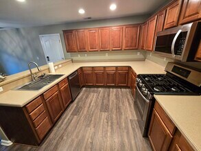 2761 Whitney Dr in Fairfield, CA - Building Photo - Building Photo