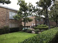 2121 Fountain View Dr photo'