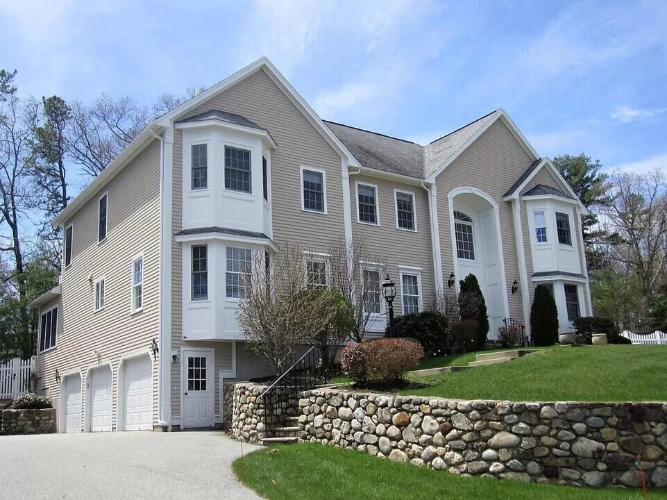 9 Coderre Way in Andover, MA - Building Photo