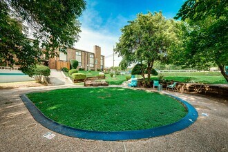 Springhollow Apartments in Dallas, TX - Building Photo - Building Photo