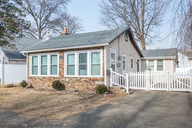 property at 315 Lake Shore Dr