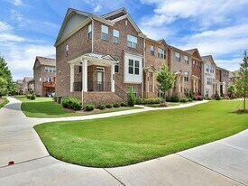 636 Sunset Park Dr in Suwanee, GA - Building Photo