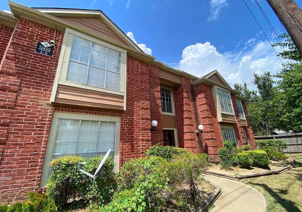 12400 Overbrook Ln in Houston, TX - Building Photo