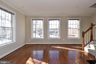 2400 N Greenbrier Ct in Arlington, VA - Building Photo - Building Photo