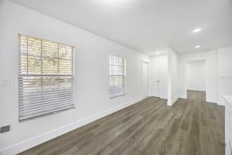 11728 Raintree Dr in Temple Terrace, FL - Building Photo - Building Photo