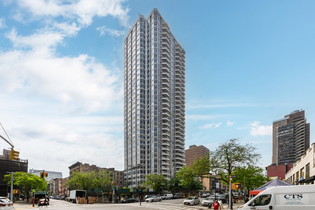 Future Condominium in New York, NY - Foto de edificio