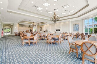 49 High Point Cir S in Naples, FL - Foto de edificio - Building Photo