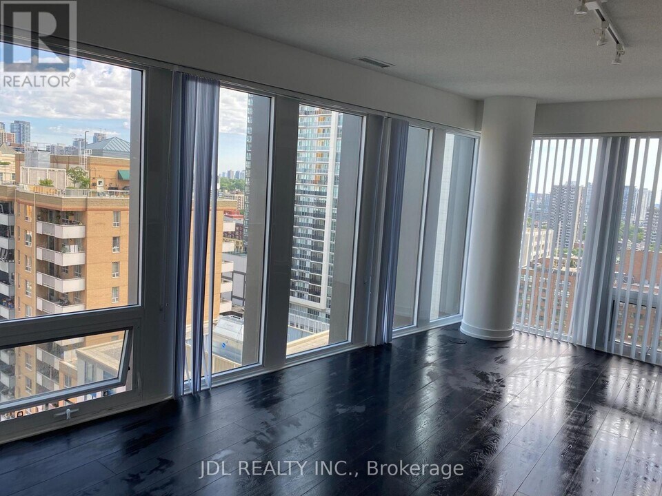 60-2060 Shuter St in Toronto, ON - Building Photo
