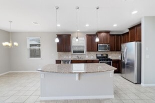 341 Twisted Oaks Ln in Buda, TX - Building Photo