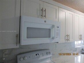 1141 NW 30th St in Miami, FL - Building Photo - Building Photo