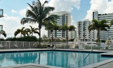3640 Yacht Club Dr-Unit -# 18077 in Aventura, FL - Building Photo - Building Photo