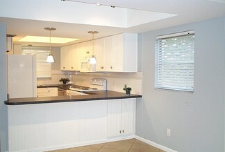 490 Charlemagne Blvd in Naples, FL - Building Photo - Building Photo