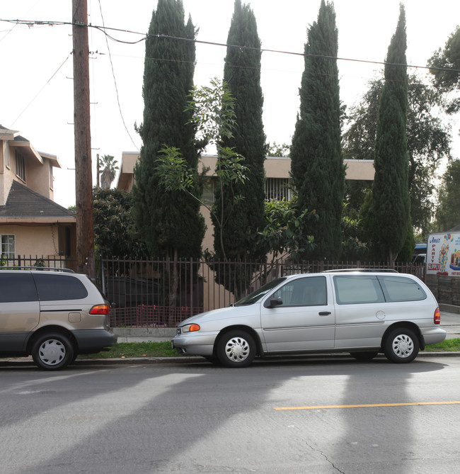 5665 Fayette St in Los Angeles, CA - Foto de edificio - Building Photo