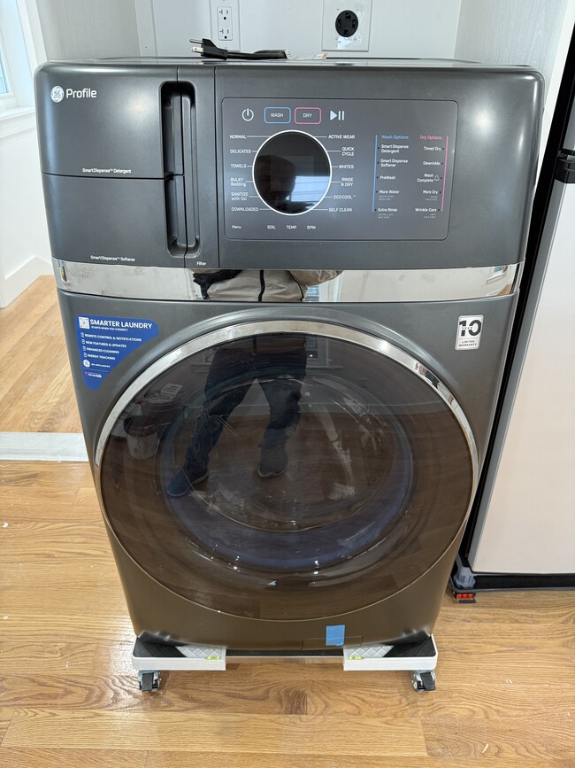 36 Shepard St, Unit 1 in Boston, MA - Foto de edificio - Building Photo