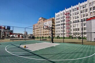 Santee Court in Los Angeles, CA - Building Photo - Building Photo