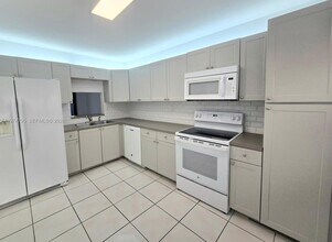 15081 SW 127th Ct in Miami, FL - Foto de edificio - Building Photo