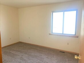 200 Spring Creek Pkwy in Spring Creek, NV - Building Photo - Building Photo