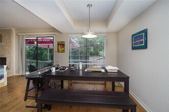 1930 Holly Hill Dr in Austin, TX - Building Photo - Building Photo