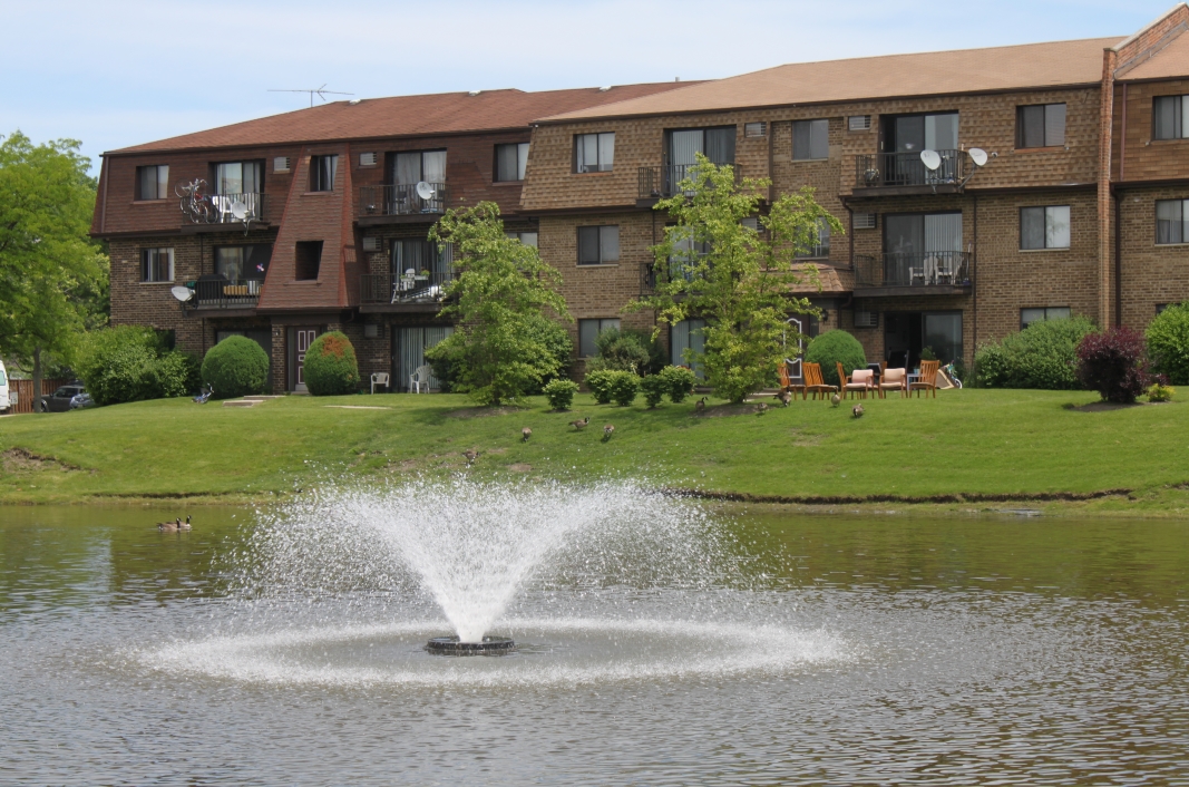 Salem Walk Apartments in Northbrook, IL - Foto de edificio