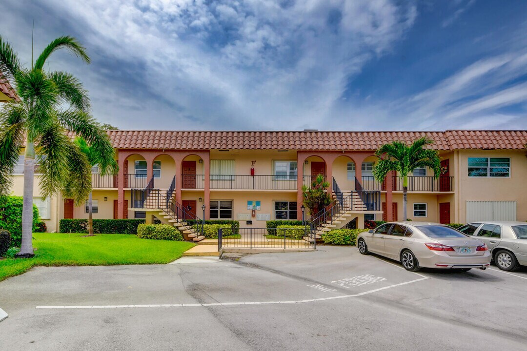 2600 S Kanner Hwy in Stuart, FL - Building Photo