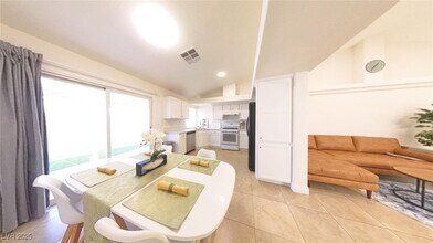 7624 Glorietta Bay Ct in Las Vegas, NV - Building Photo - Building Photo
