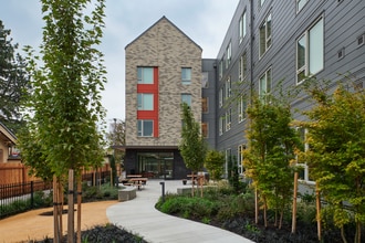 Buri Building in Portland, OR - Foto de edificio - Building Photo