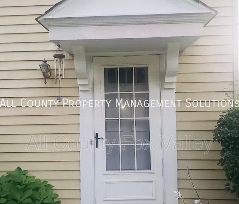 235 Winfield Ct in Vernon Hills, IL - Building Photo