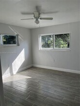 1386 NW 38th St in Miami, FL - Building Photo - Building Photo