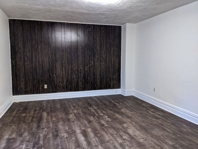 property at 1052 W 4th St
