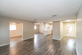 5942 Jaguar Dr W in Jacksonville, FL - Building Photo - Building Photo