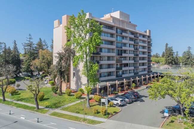 Parkway Towers in Fremont, CA - Building Photo - Building Photo