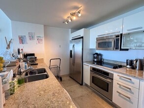601 NE 36th St, Unit 1311 in Miami, FL - Foto de edificio - Building Photo