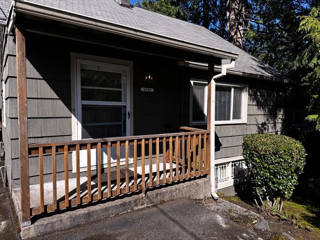 property at 4509 SW Taylors Ferry Rd