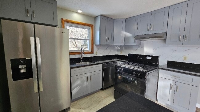 32 Morrison St in Vernon, CT - Foto de edificio - Building Photo