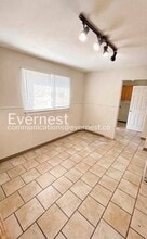 9717 Dennis Dr in St. Louis, MO - Foto de edificio - Building Photo