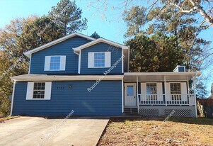 7153 Woodland Cir in Riverdale, GA - Building Photo